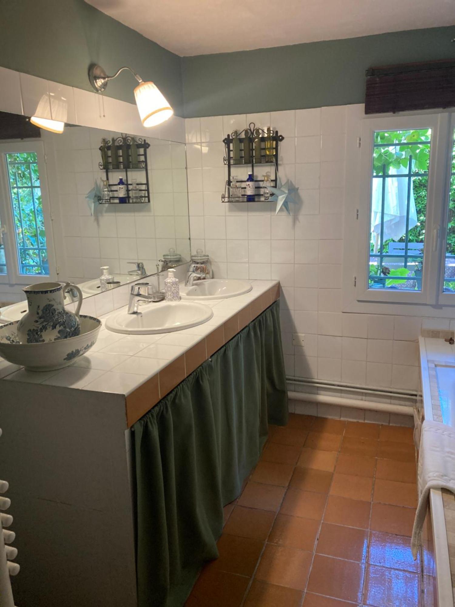 Appartement Complet Ou 2 Chambres De Charme En Centre-Ville Arles Luaran gambar