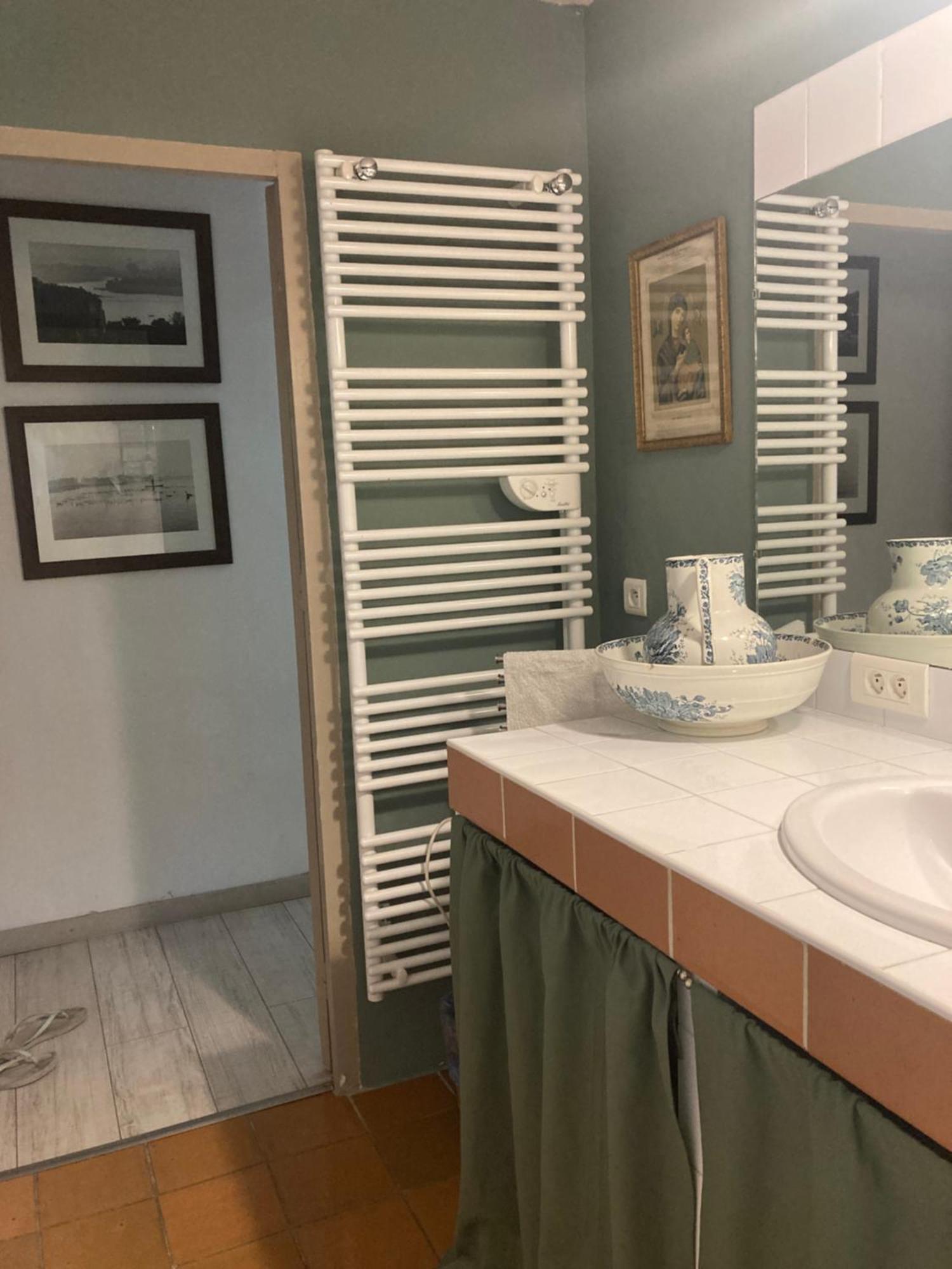 Appartement Complet Ou 2 Chambres De Charme En Centre-Ville Arles Luaran gambar