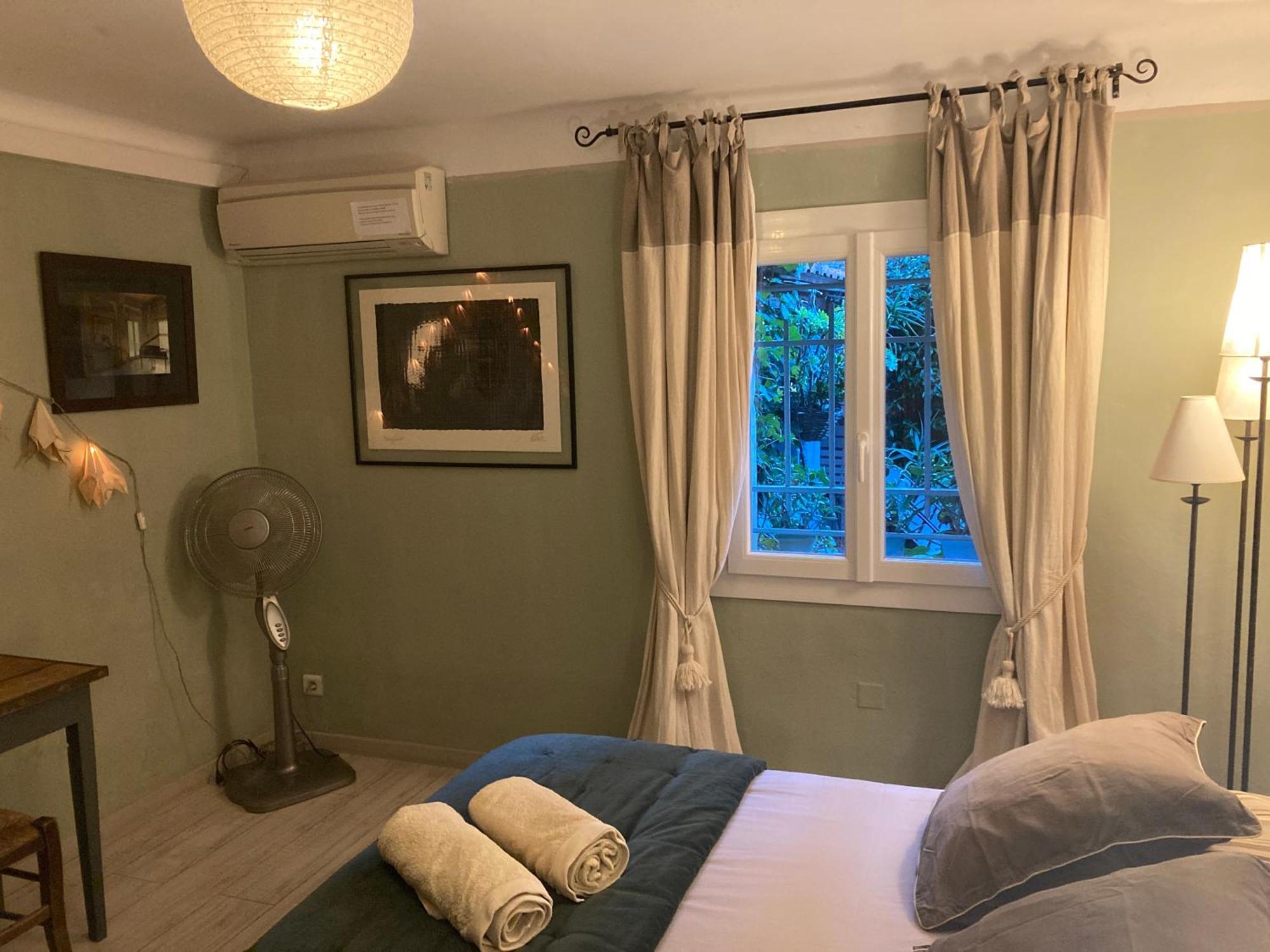 Appartement Complet Ou 2 Chambres De Charme En Centre-Ville Arles Luaran gambar